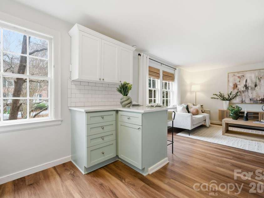 102 Colville Road, Charlotte, NC 28207.  MLS# CAR4343535, YatesRealty ID 3894. 