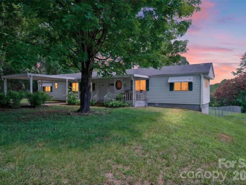 2753 Fairwood Drive, Hudson, NC 28638.  MLS# CAR4406379, YatesRealty ID 38940. 