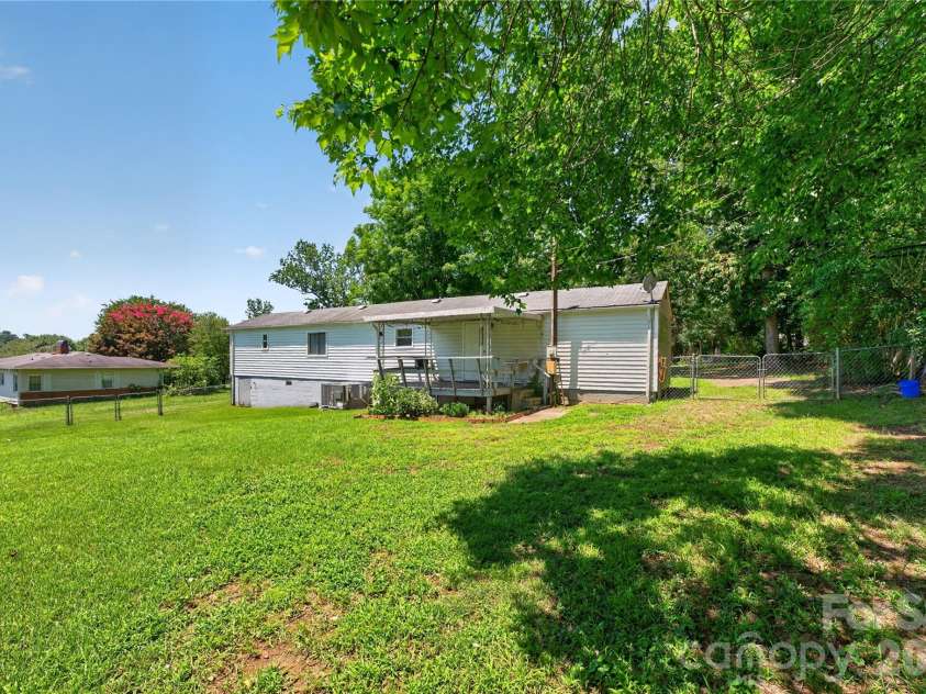 2753 Fairwood Drive, Hudson, NC 28638.  MLS# CAR4406379, YatesRealty ID 38940. 