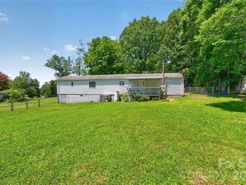 2753 Fairwood Drive, Hudson, NC 28638.  MLS# CAR4406379, YatesRealty ID 38940. 