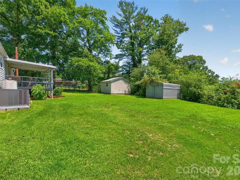 2753 Fairwood Drive, Hudson, NC 28638.  MLS# CAR4406379, YatesRealty ID 38940. 