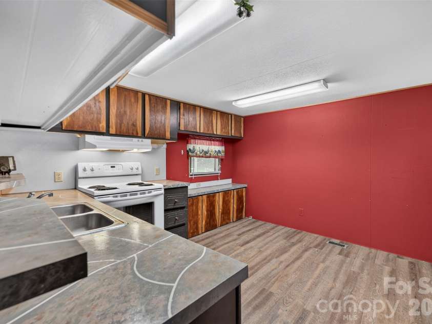 2753 Fairwood Drive, Hudson, NC 28638.  MLS# CAR4406379, YatesRealty ID 38940. 