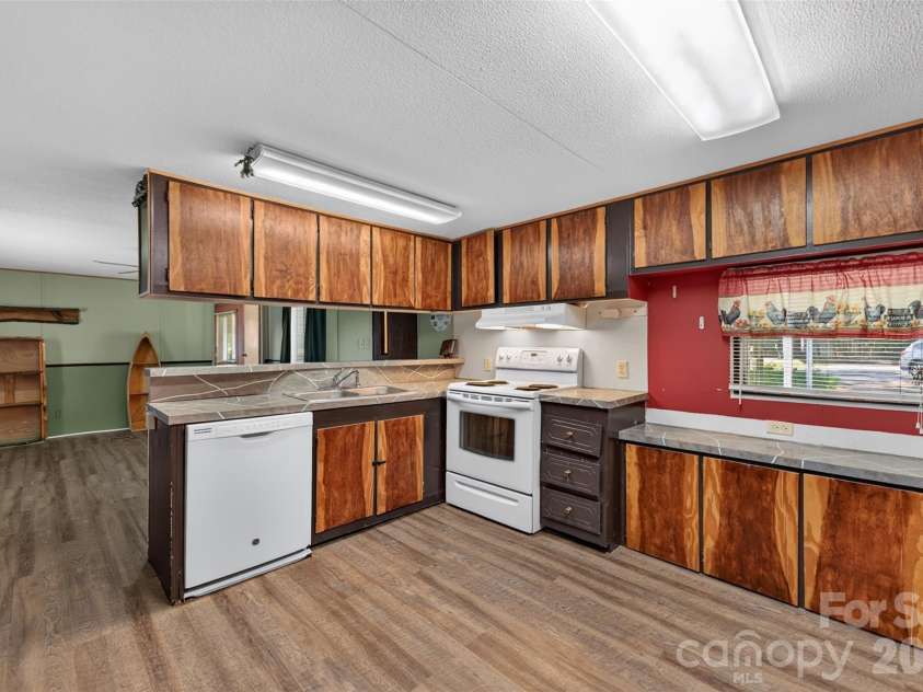 2753 Fairwood Drive, Hudson, NC 28638.  MLS# CAR4406379, YatesRealty ID 38940. 
