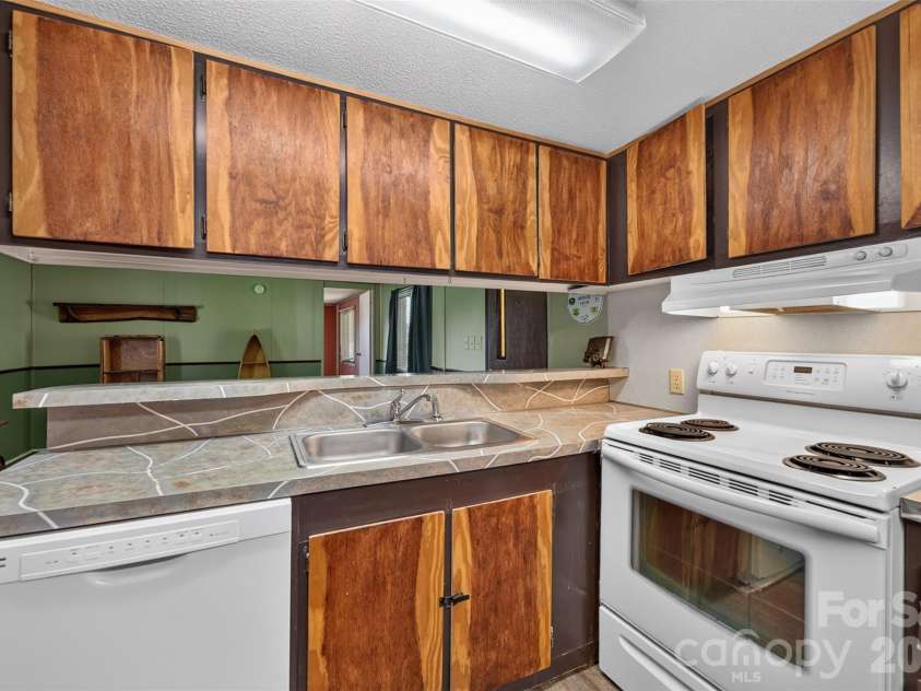 2753 Fairwood Drive, Hudson, NC 28638.  MLS# CAR4406379, YatesRealty ID 38940. 