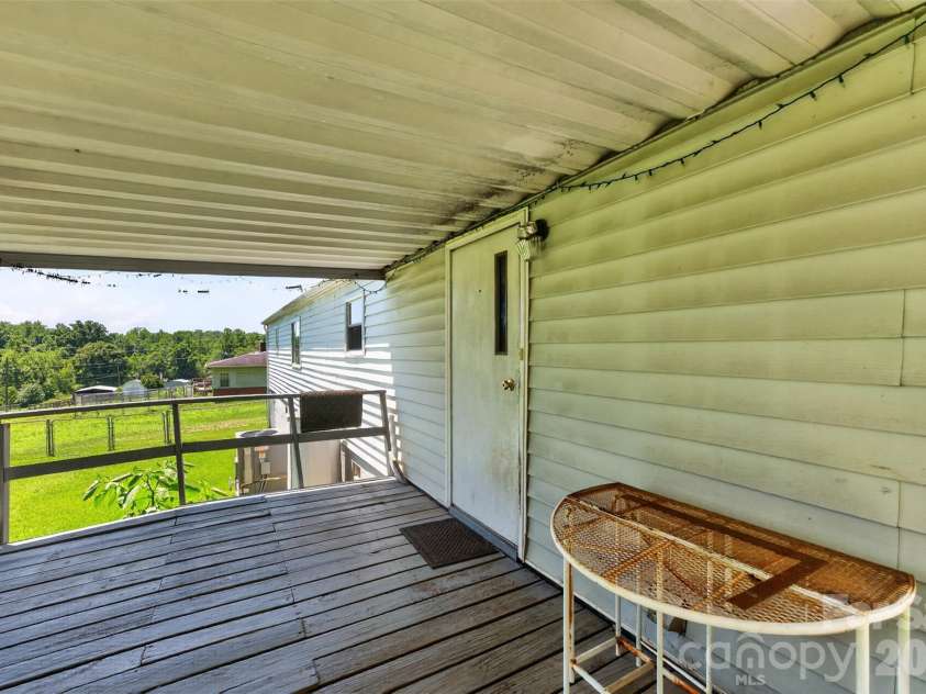 2753 Fairwood Drive, Hudson, NC 28638.  MLS# CAR4406379, YatesRealty ID 38940. 