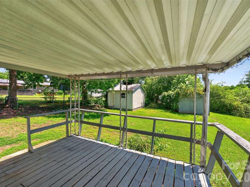 2753 Fairwood Drive, Hudson, NC 28638.  MLS# CAR4406379, YatesRealty ID 38940. 
