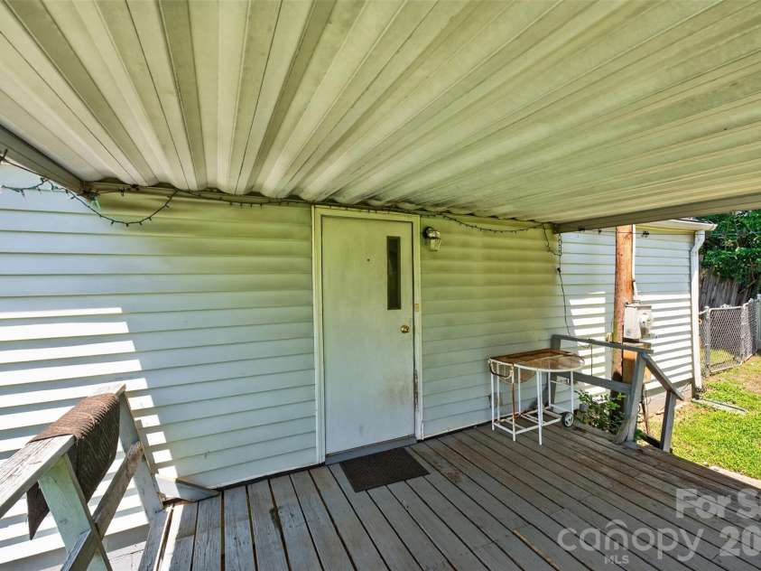2753 Fairwood Drive, Hudson, NC 28638.  MLS# CAR4406379, YatesRealty ID 38940. 