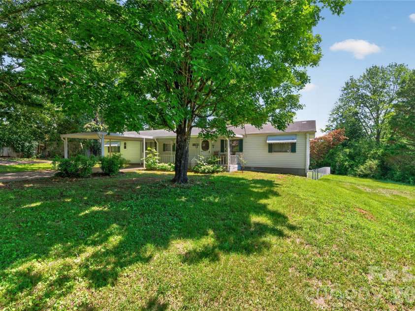 2753 Fairwood Drive, Hudson, NC 28638.  MLS# CAR4406379, YatesRealty ID 38940. 