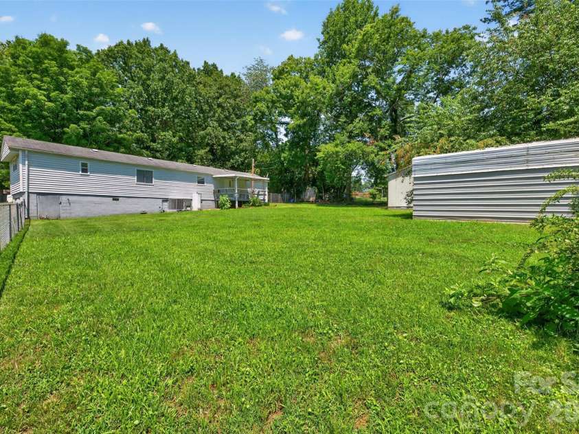 2753 Fairwood Drive, Hudson, NC 28638.  MLS# CAR4406379, YatesRealty ID 38940. 