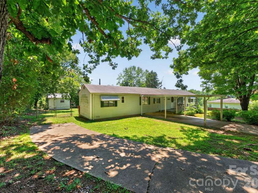 2753 Fairwood Drive, Hudson, NC 28638.  MLS# CAR4406379, YatesRealty ID 38940. 