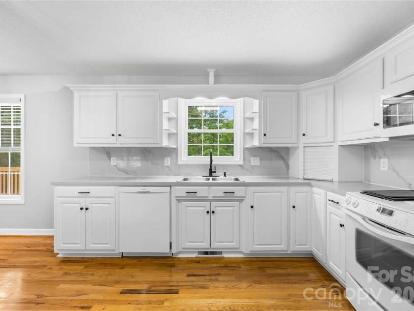 3416 Leaning Pine Drive, Lincolnton, NC 28092.  MLS# CAR4406384, YatesRealty ID 38941. 