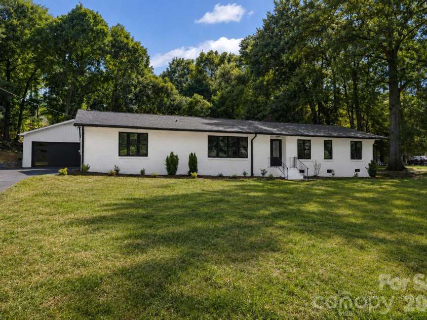 8033 Ritter Drive, Charlotte, NC 28270.  MLS# CAR4406196, YatesRealty ID 38942. 