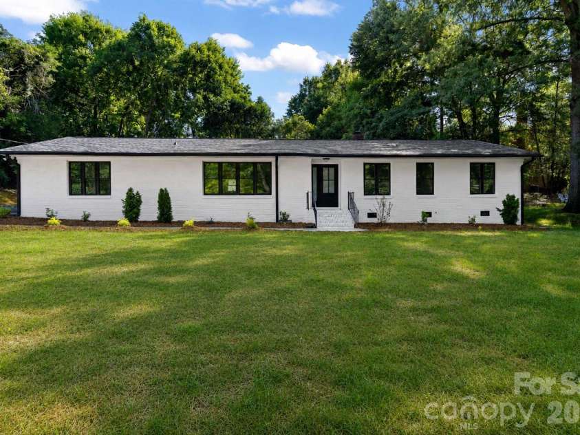 8033 Ritter Drive, Charlotte, NC 28270.  MLS# CAR4406196, YatesRealty ID 38942. 