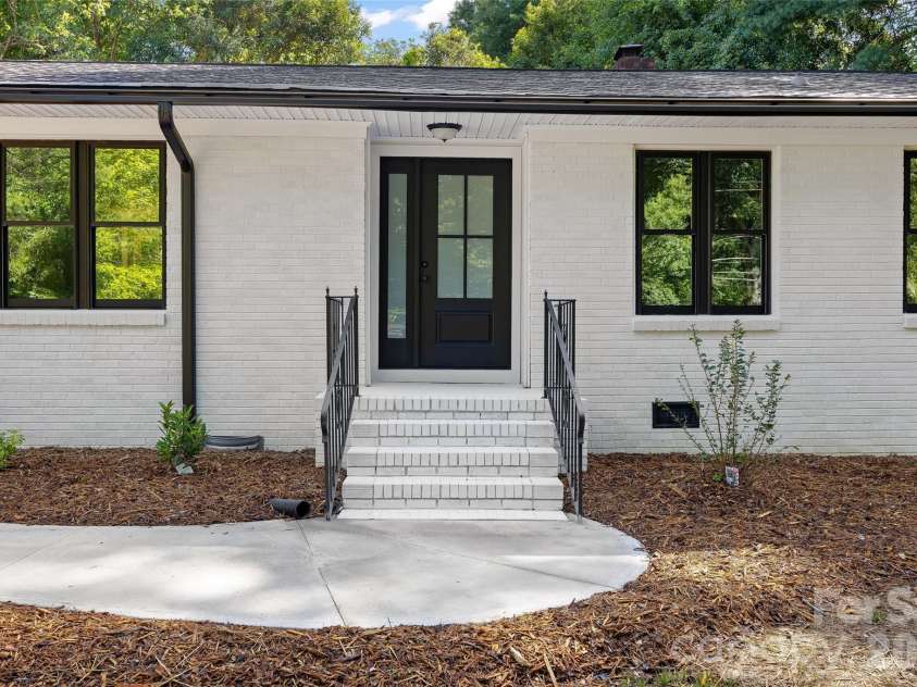 8033 Ritter Drive, Charlotte, NC 28270.  MLS# CAR4406196, YatesRealty ID 38942. 