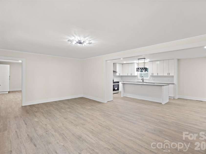 8033 Ritter Drive, Charlotte, NC 28270.  MLS# CAR4406196, YatesRealty ID 38942. 