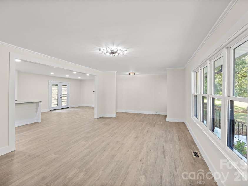 8033 Ritter Drive, Charlotte, NC 28270.  MLS# CAR4406196, YatesRealty ID 38942. 