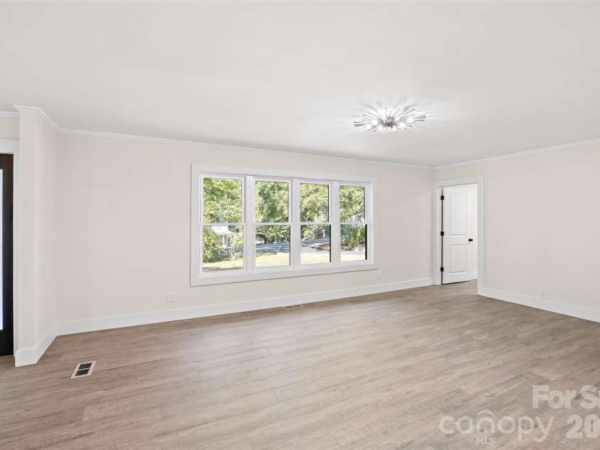 8033 Ritter Drive, Charlotte, NC 28270.  MLS# CAR4406196, YatesRealty ID 38942. 