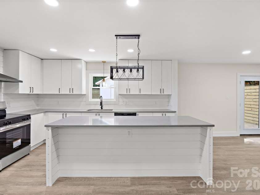 8033 Ritter Drive, Charlotte, NC 28270.  MLS# CAR4406196, YatesRealty ID 38942. 