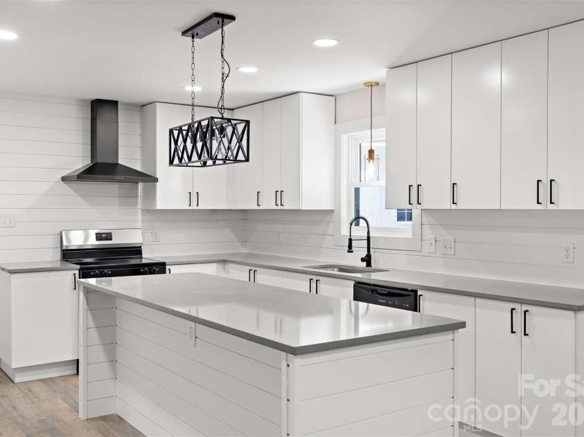8033 Ritter Drive, Charlotte, NC 28270.  MLS# CAR4406196, YatesRealty ID 38942. 