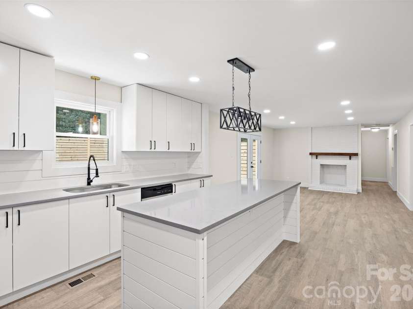 8033 Ritter Drive, Charlotte, NC 28270.  MLS# CAR4406196, YatesRealty ID 38942. 