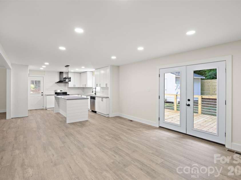8033 Ritter Drive, Charlotte, NC 28270.  MLS# CAR4406196, YatesRealty ID 38942. 