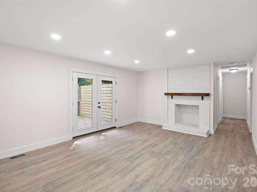 8033 Ritter Drive, Charlotte, NC 28270.  MLS# CAR4406196, YatesRealty ID 38942. 