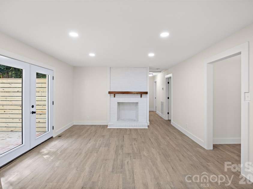 8033 Ritter Drive, Charlotte, NC 28270.  MLS# CAR4406196, YatesRealty ID 38942. 