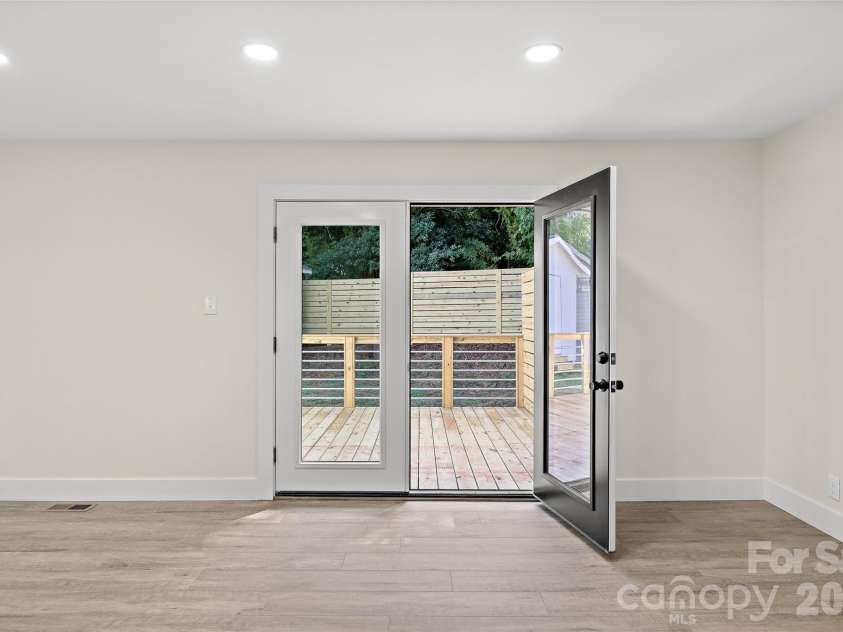8033 Ritter Drive, Charlotte, NC 28270.  MLS# CAR4406196, YatesRealty ID 38942. 