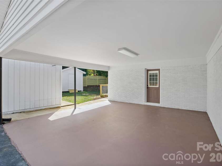 8033 Ritter Drive, Charlotte, NC 28270.  MLS# CAR4406196, YatesRealty ID 38942. 