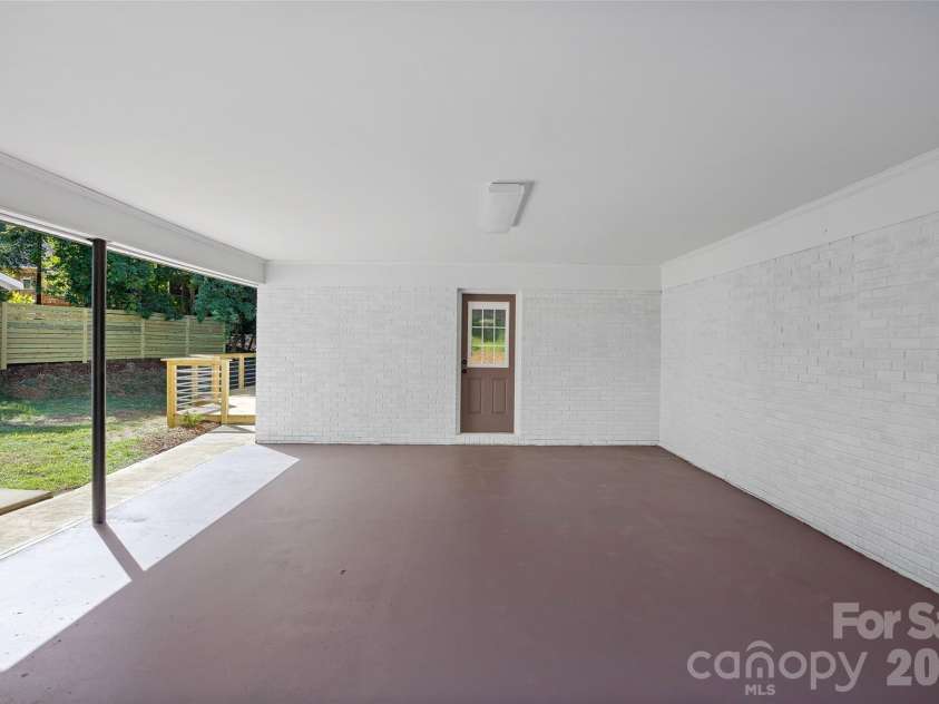 8033 Ritter Drive, Charlotte, NC 28270.  MLS# CAR4406196, YatesRealty ID 38942. 