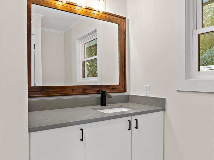 8033 Ritter Drive, Charlotte, NC 28270.  MLS# CAR4406196, YatesRealty ID 38942. Bathroom