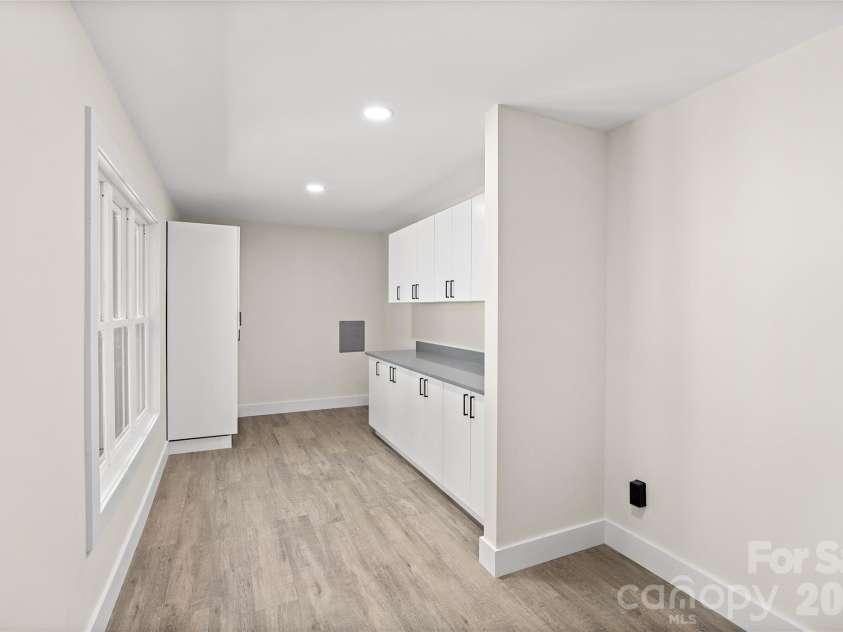 8033 Ritter Drive, Charlotte, NC 28270.  MLS# CAR4406196, YatesRealty ID 38942. Laundry/Pantry