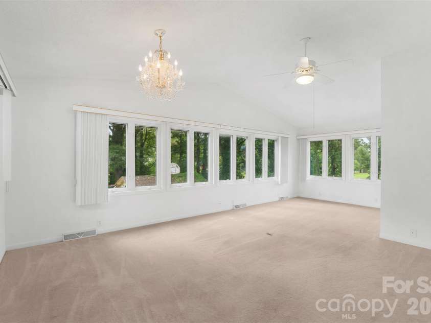 603 Duke Street, Thomasville, NC 27360.  MLS# CAR4405117, YatesRealty ID 38945. 
