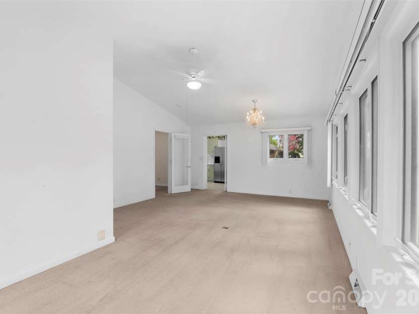 603 Duke Street, Thomasville, NC 27360.  MLS# CAR4405117, YatesRealty ID 38945. 