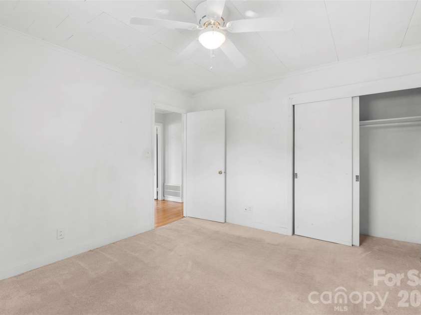 603 Duke Street, Thomasville, NC 27360.  MLS# CAR4405117, YatesRealty ID 38945. 