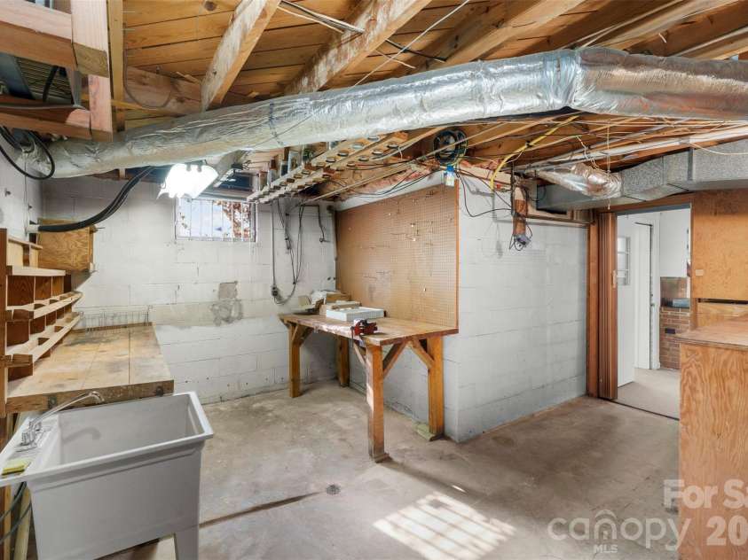 603 Duke Street, Thomasville, NC 27360.  MLS# CAR4405117, YatesRealty ID 38945. 
