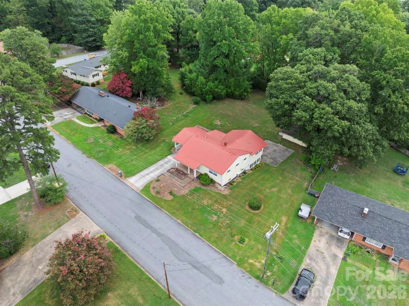 603 Duke Street, Thomasville, NC 27360.  MLS# CAR4405117, YatesRealty ID 38945. 