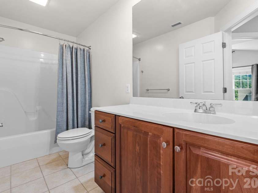132 Silo Ridge Lane, Vilas, NC 28692.  MLS# CAR4403590, YatesRealty ID 38948. 