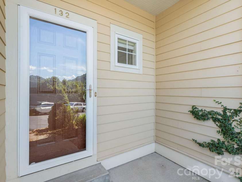 132 Silo Ridge Lane, Vilas, NC 28692.  MLS# CAR4403590, YatesRealty ID 38948. 