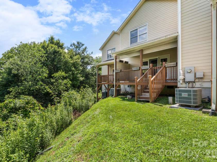 132 Silo Ridge Lane, Vilas, NC 28692.  MLS# CAR4403590, YatesRealty ID 38948. 