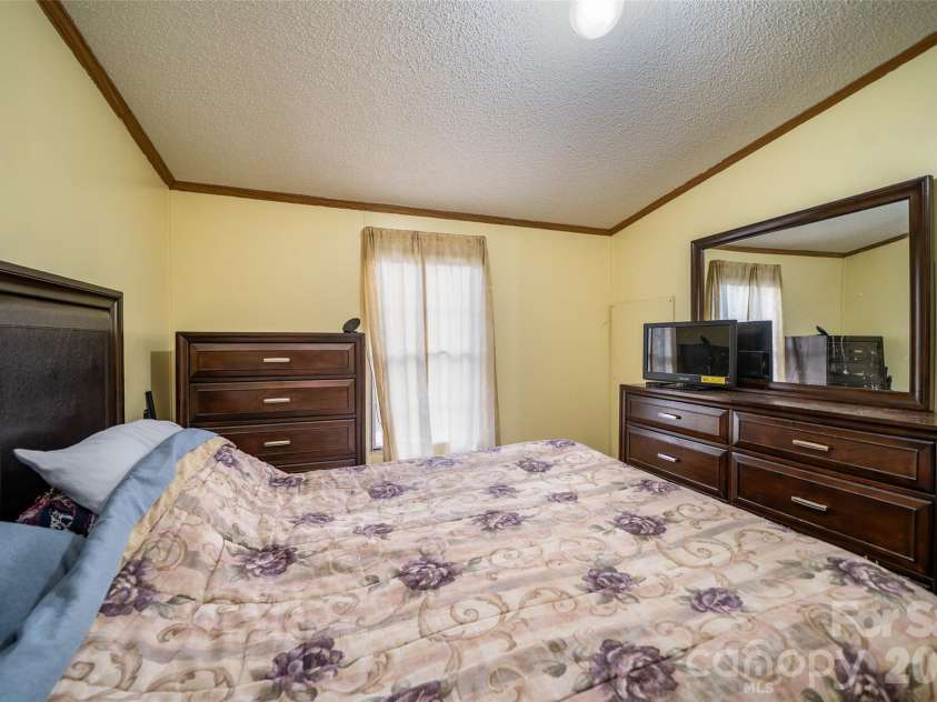 479 McDade Road, Tryon, NC 28782.  MLS# CAR4406506, YatesRealty ID 38949. 
