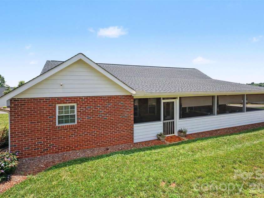 105 Kingston Place, Spindale, NC 28160.  MLS# CAR4406340, YatesRealty ID 38950. 