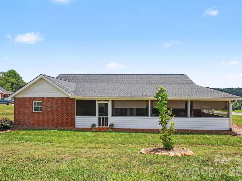 105 Kingston Place, Spindale, NC 28160.  MLS# CAR4406340, YatesRealty ID 38950. 