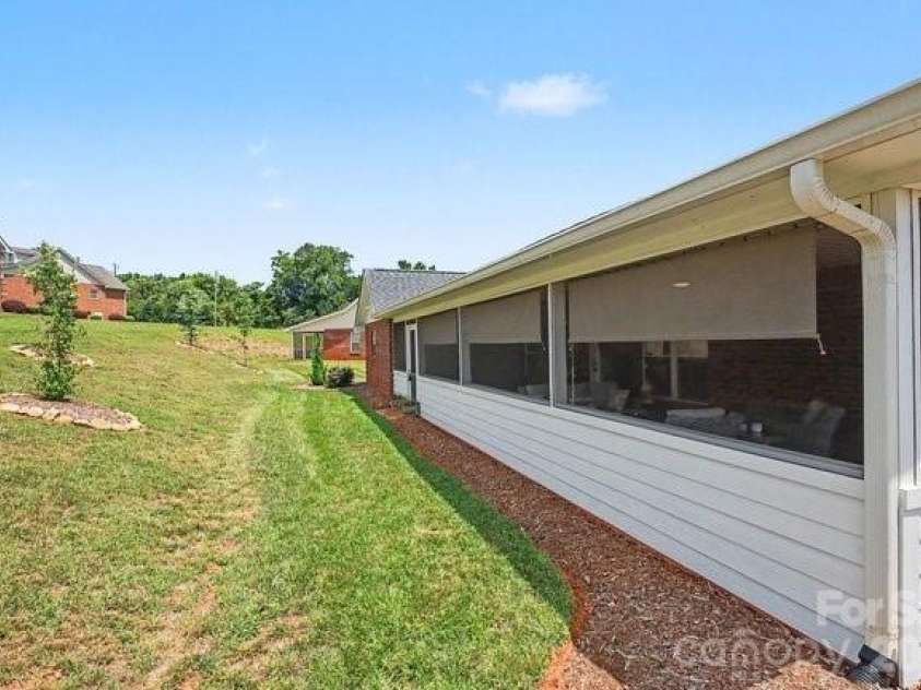 105 Kingston Place, Spindale, NC 28160.  MLS# CAR4406340, YatesRealty ID 38950. 