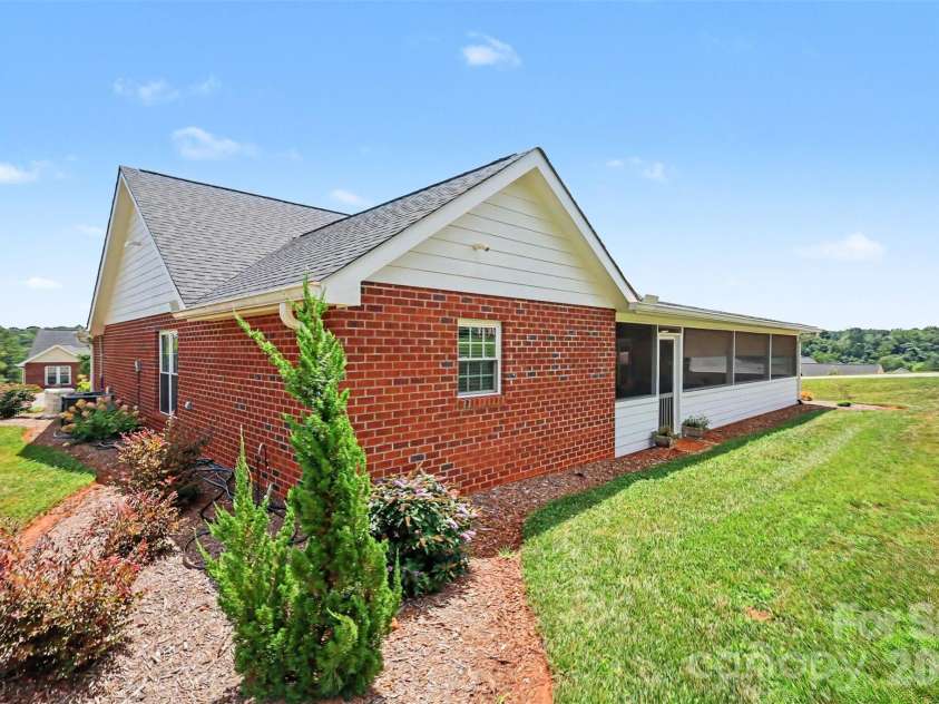 105 Kingston Place, Spindale, NC 28160.  MLS# CAR4406340, YatesRealty ID 38950. 
