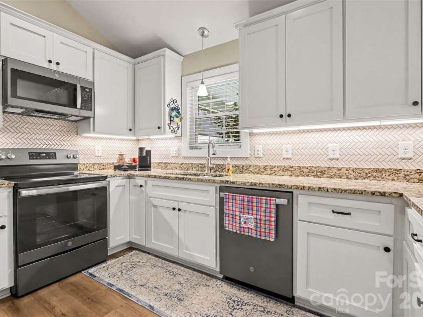 105 Kingston Place, Spindale, NC 28160.  MLS# CAR4406340, YatesRealty ID 38950. Kitchen