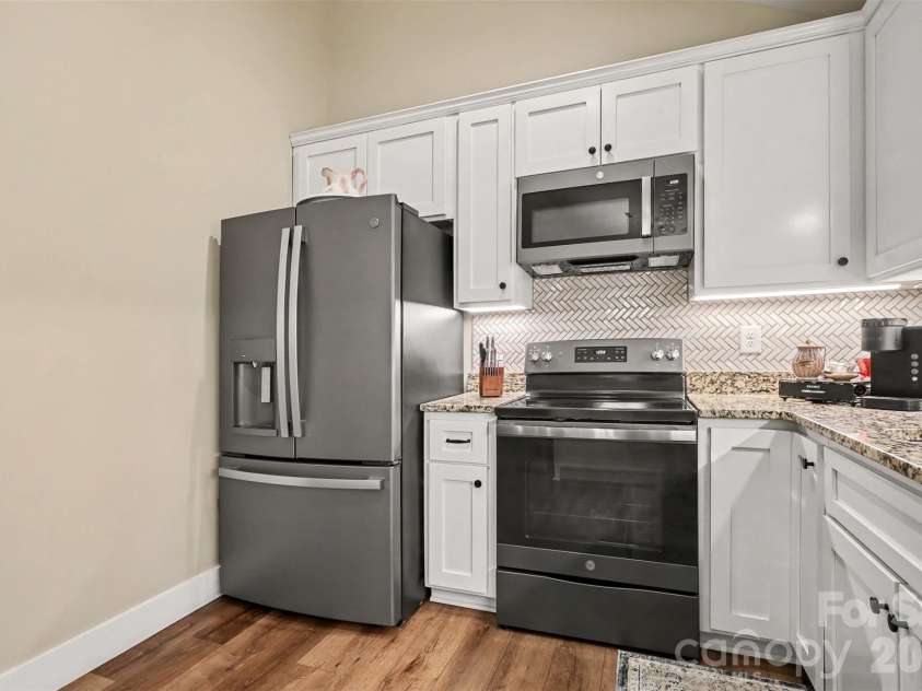 105 Kingston Place, Spindale, NC 28160.  MLS# CAR4406340, YatesRealty ID 38950. Kitchen