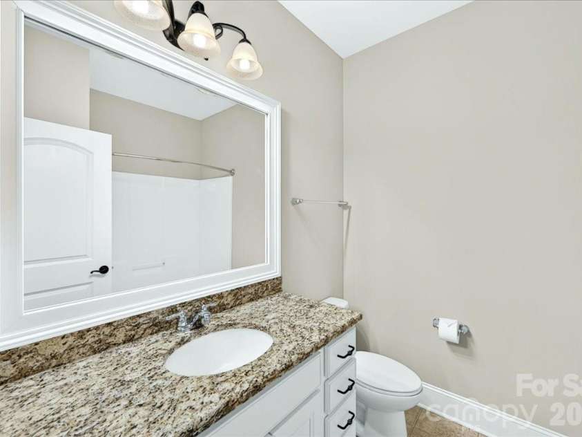 13116 May River Lane, Charlotte, NC 28278.  MLS# CAR4403294, YatesRealty ID 38951. Hall Bath