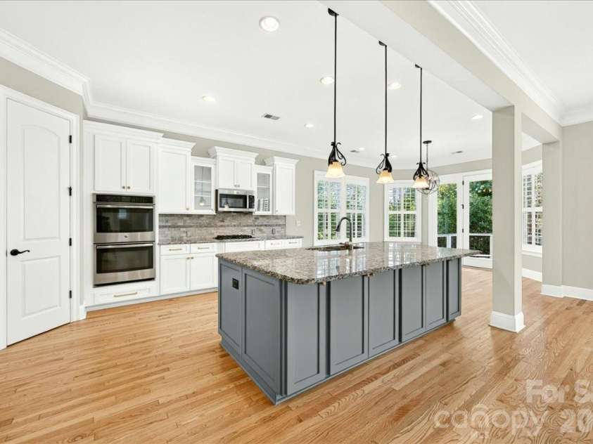13116 May River Lane, Charlotte, NC 28278.  MLS# CAR4403294, YatesRealty ID 38951. Modern Kitchen