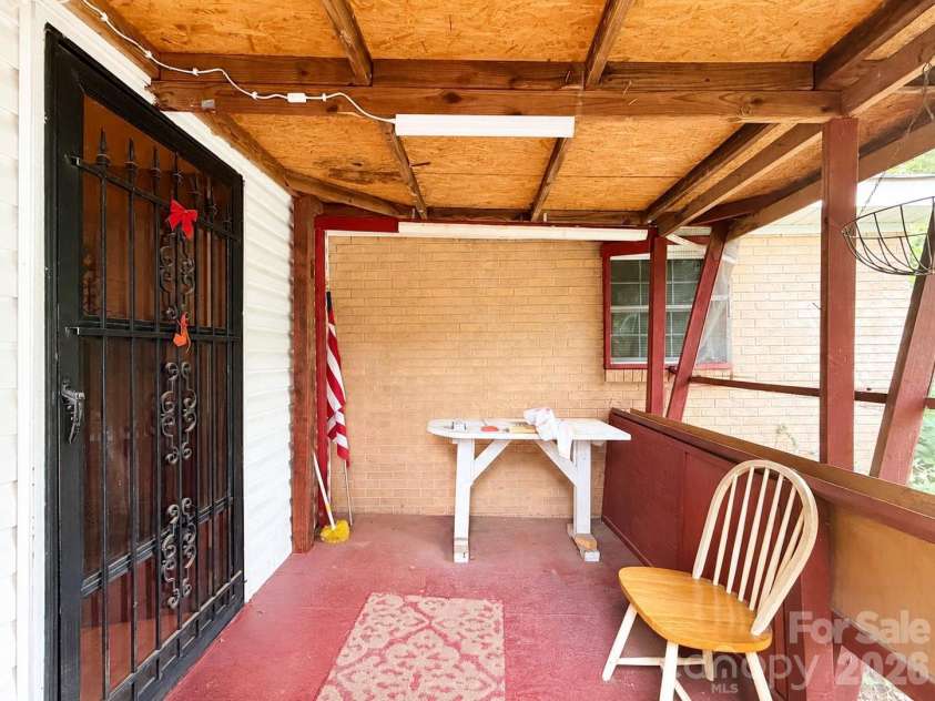 128 Hilltop Drive, Gastonia, NC 28054.  MLS# CAR4405810, YatesRealty ID 38958. 